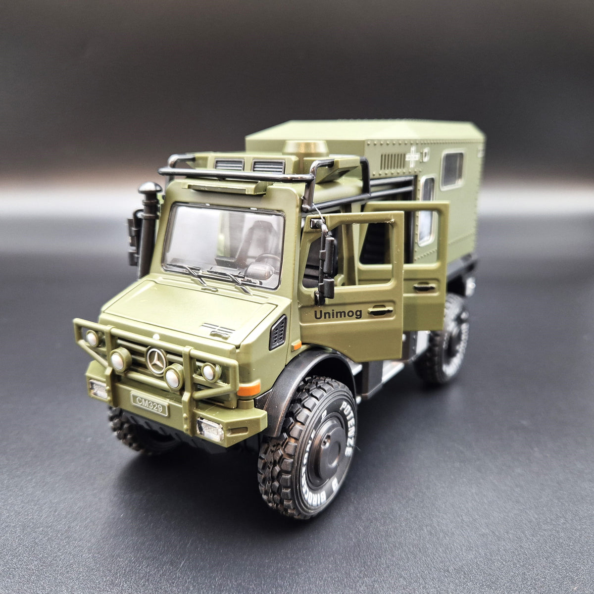 Explorafind 2000 Mercedes Benz Unimog Off Road RV Army Green 1:32 Die Cast Truck